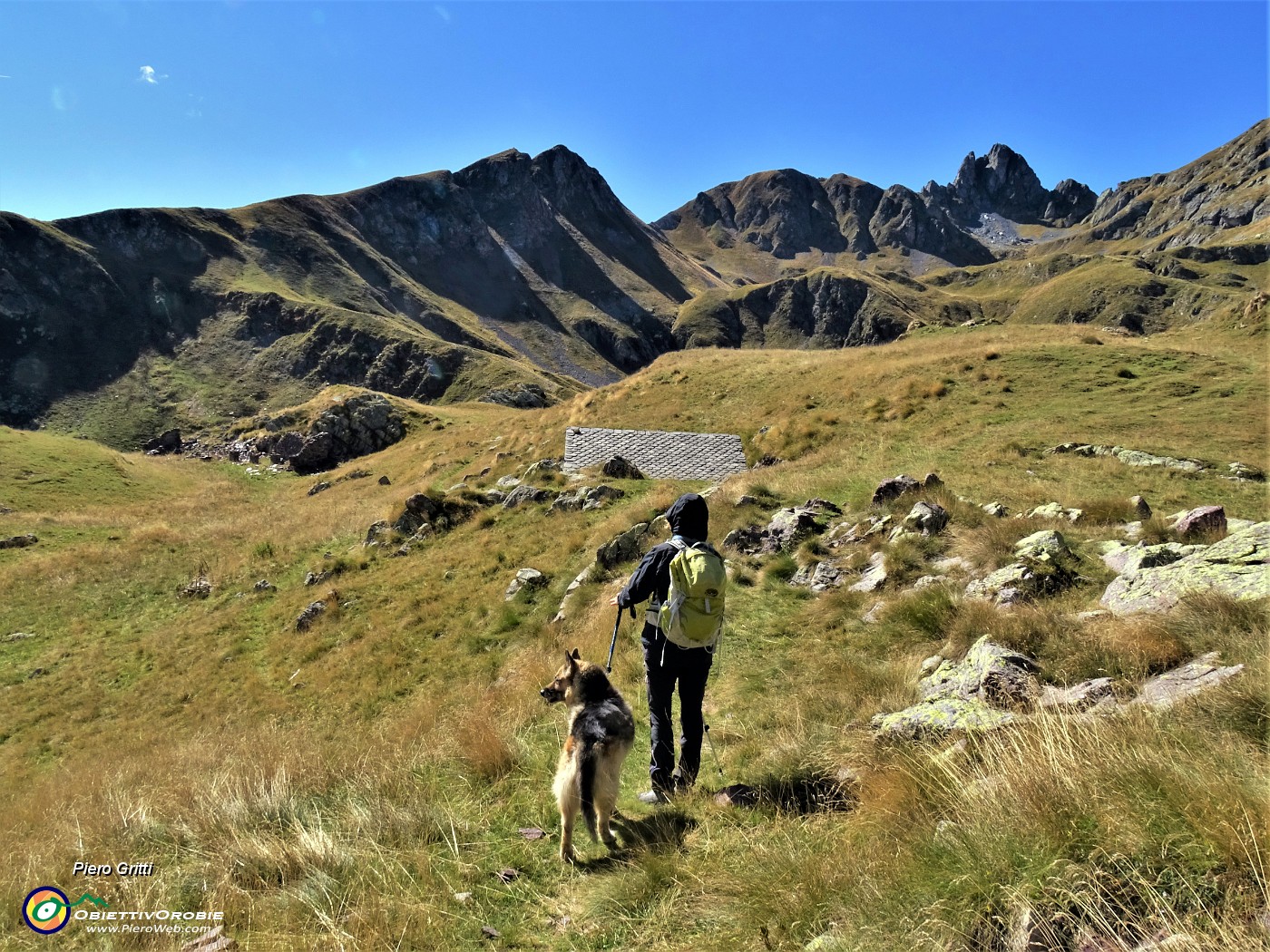 63 Rientrando dal Mincucco alla Baita Foppa (1987 m) con vista in Triomen-Tribortoi-Valletto.JPG -                                